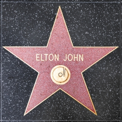 25.5.2025, 10:00 Uhr: ELTON JOHN- Kulturgottesdienst - die größten Hits auf der Kirchenorgel